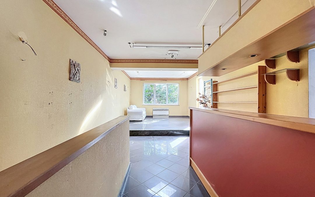 Rez commercial à vendre à Saint-Nicolas